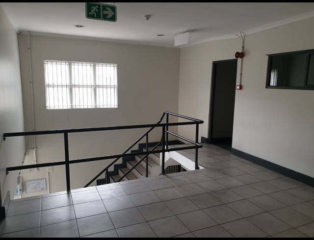 3,260M² WAREHOUSE TO LET IN KILLARNEY GARDENS